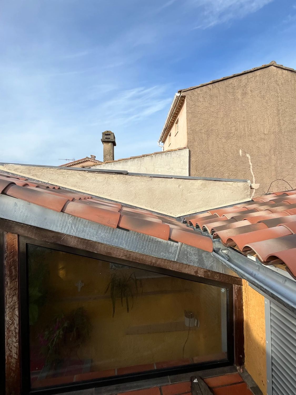 Raccord zinc au-dessus d'une verrière